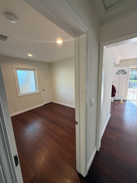 Building Photo - 410 N Glenwood Plz