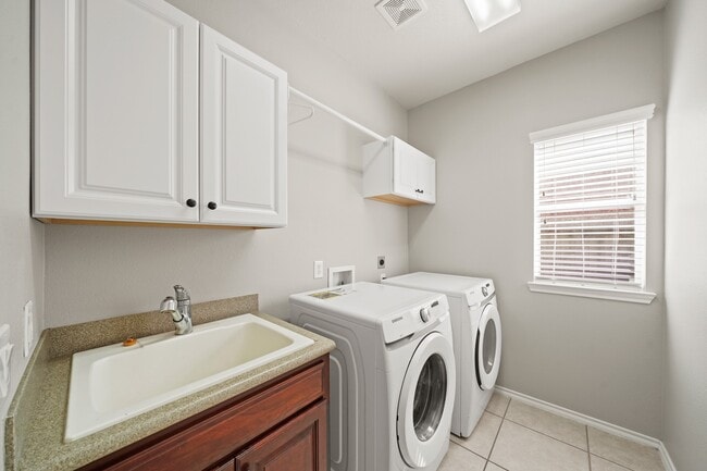 Building Photo - 5710 Everhart Manor Ln