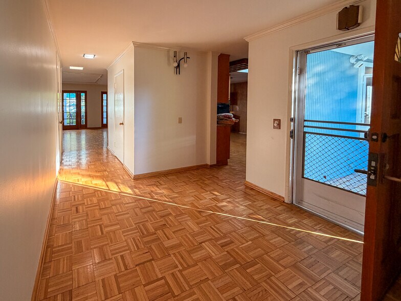 Building Photo - 5516 Ethel Ave