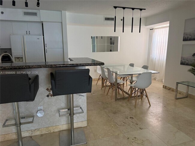 Building Photo - 19555 E Country Club Dr