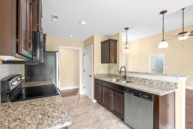 Building Photo - 3 Bedroom 2 Bath Home For Rent Near Post!