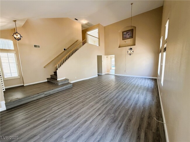 Building Photo - 2113 Desert Pines St