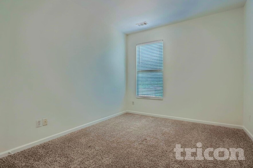 Building Photo - 5732 Barrington Run