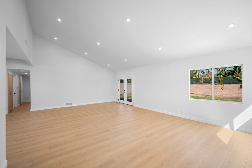 Building Photo - 16057 Knapp St