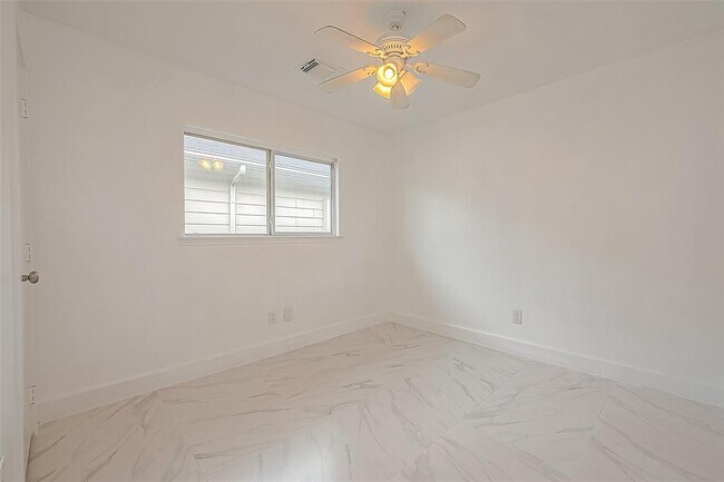 Building Photo - 20939 Young Meadows Way