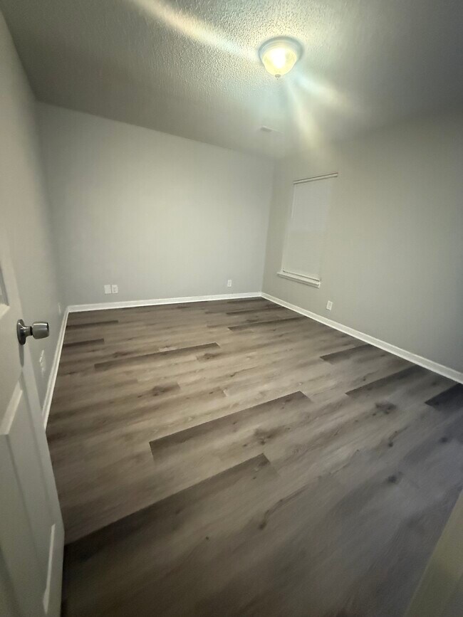 Building Photo - 3158 16th Ave