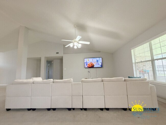 Building Photo - Charming 4-Bedroom Home in Hampton Ridge Estates of Navarre!