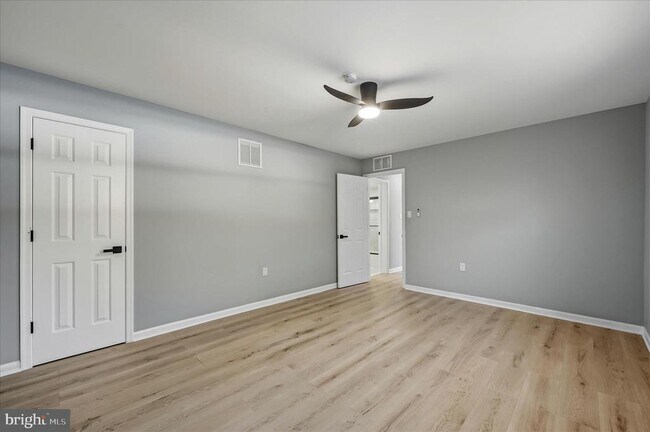 Building Photo - 110 Elaine Dr