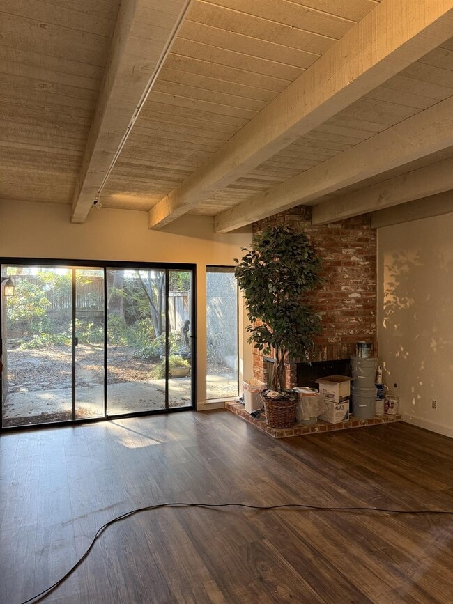 Building Photo - 2727 W Bluff Ave