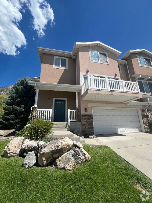 Building Photo - Beautiful Alpine Brook Townhome!