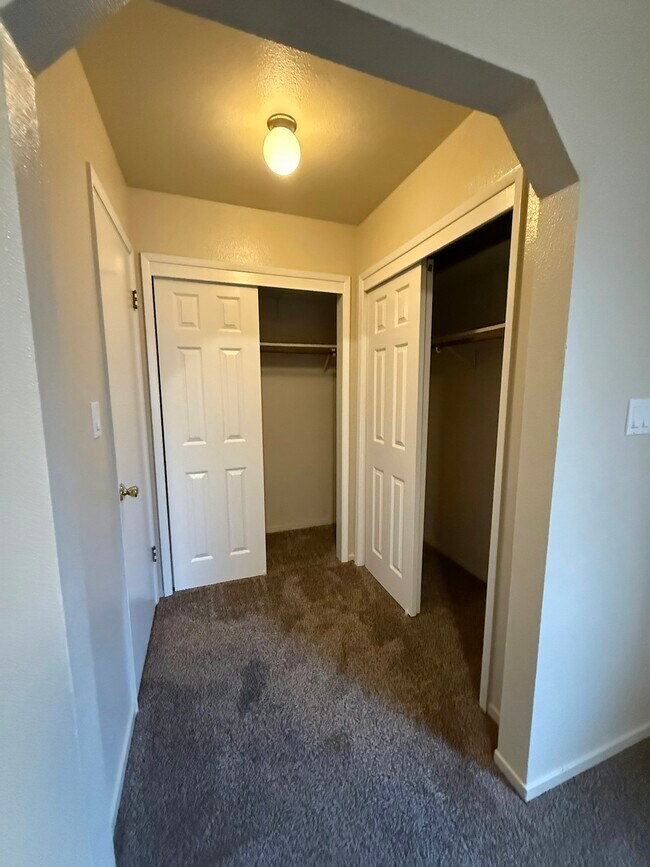 Building Photo - 1725 S Sacramento St