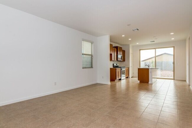 Building Photo - Comfortable living in a quiet neighborhood