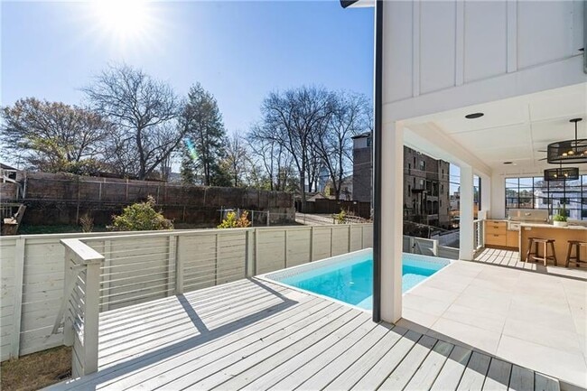 Building Photo - 636 Kennesaw Ave NE