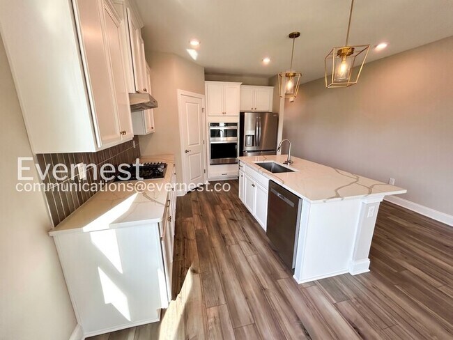 Building Photo - Modern Comfort Meets Community Charm with Garage  / 4 Beds & 3.5 baths / Available Now!