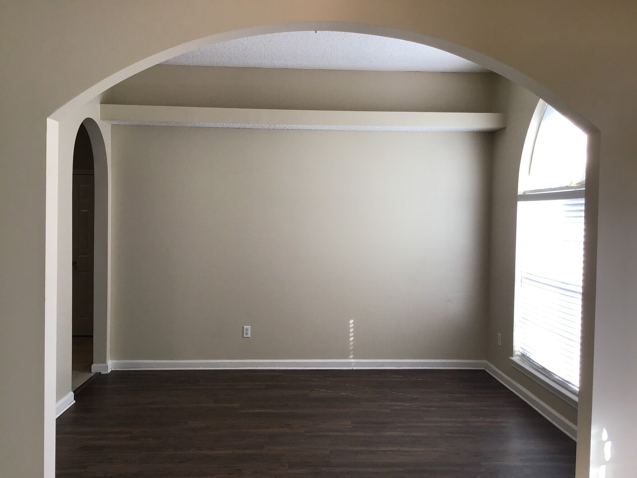 Building Photo - 2038 Belhaven Dr