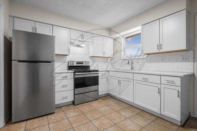 Building Photo - Beautifully updated 2-bedroom, 1-bath first-floor duplex in the heart of Hermitage (ON SPECIAL)!