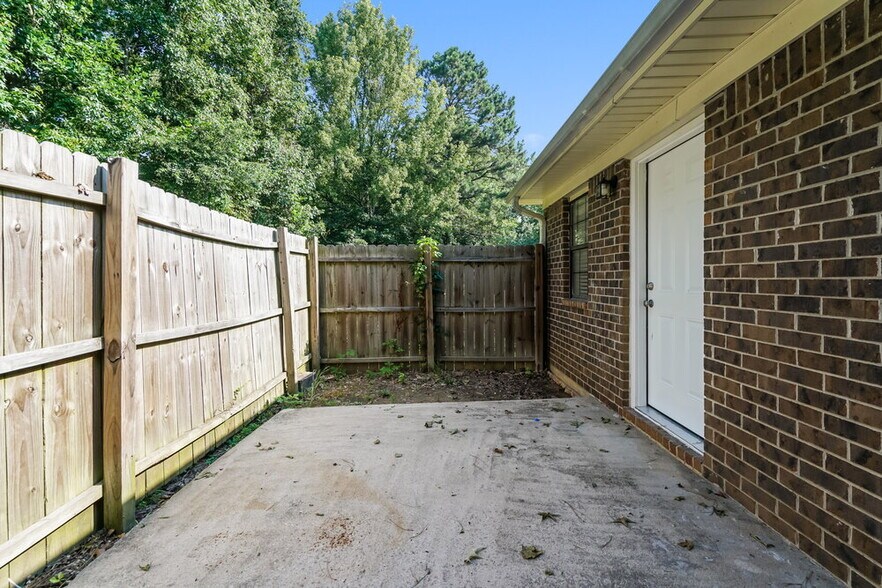 Building Photo - 8373 Warren Dr