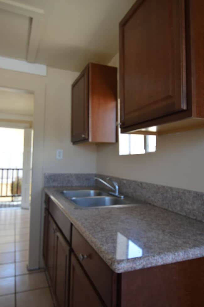 Building Photo - Detached Craftsman Cottage with Courtyard Charm – Low $1,000 Deposit