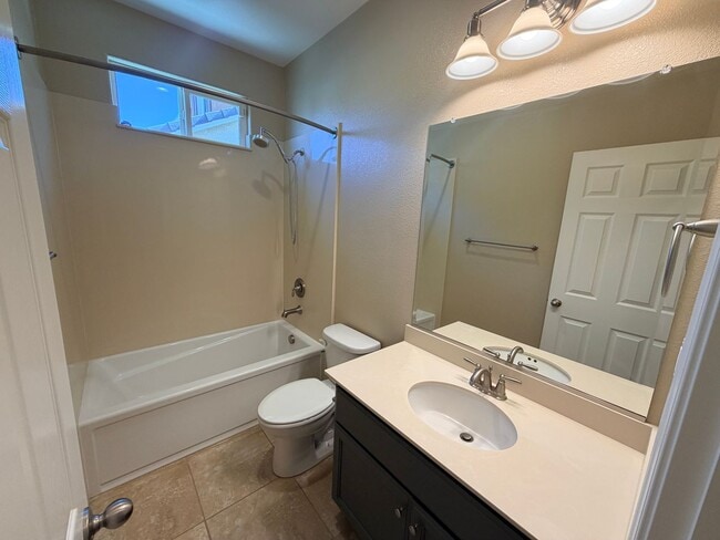 Building Photo - 1587 Manzanita Way