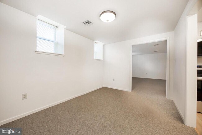 Building Photo - 3183 Main St.