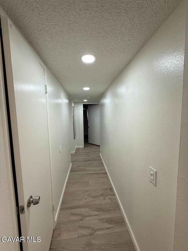 Building Photo - 45303 Lorimer Ave