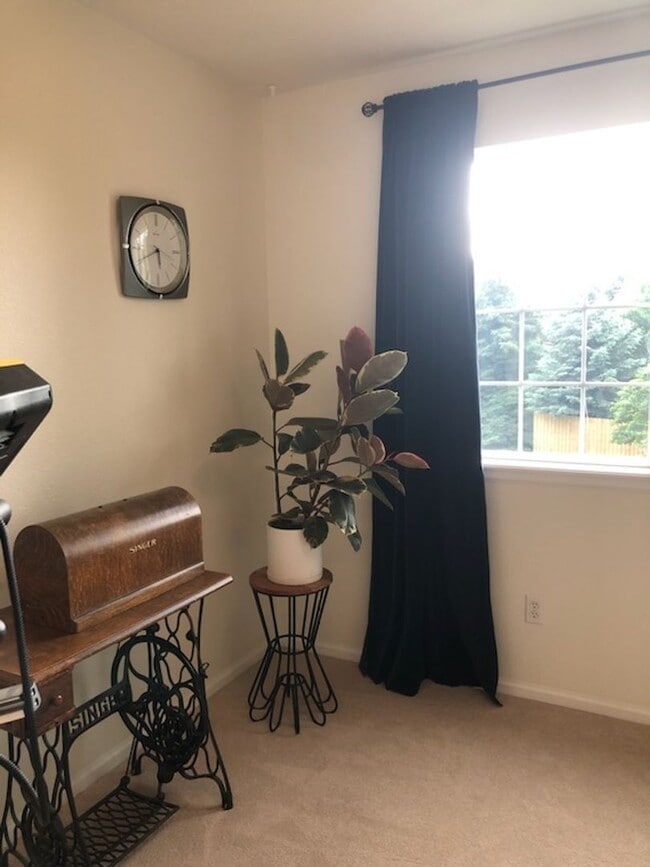 Building Photo - Open floor plan and backs to Open Space! 4...
