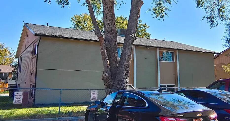 Building Photo - 2530 S Parkcrest Dr