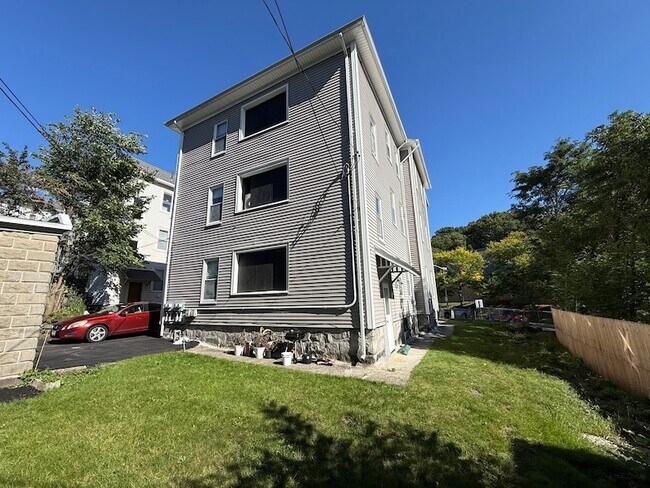 Building Photo - 32 Woodbine St