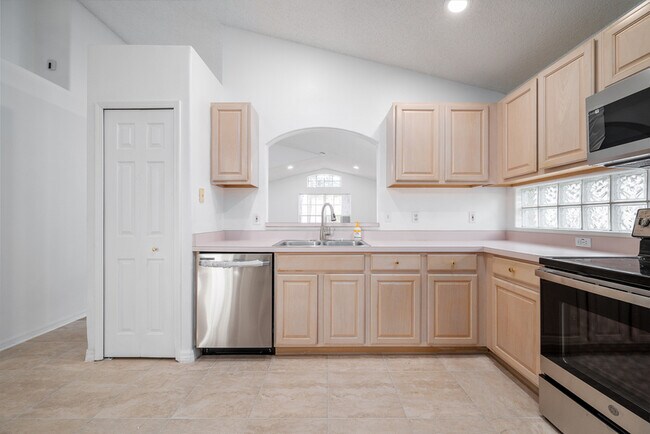 Building Photo - 10478 Sun Villa Blvd