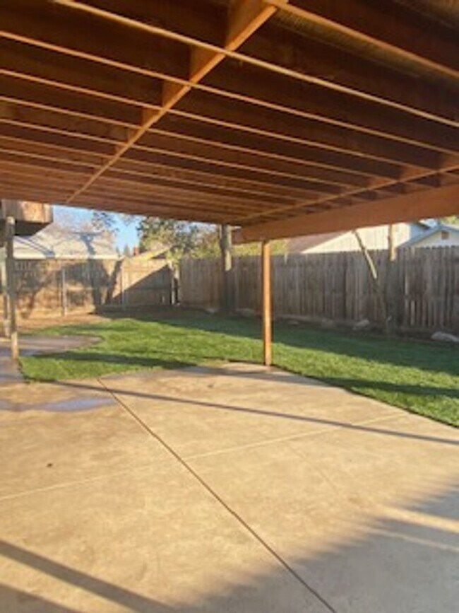 Building Photo - 3511 E Stapp Ave