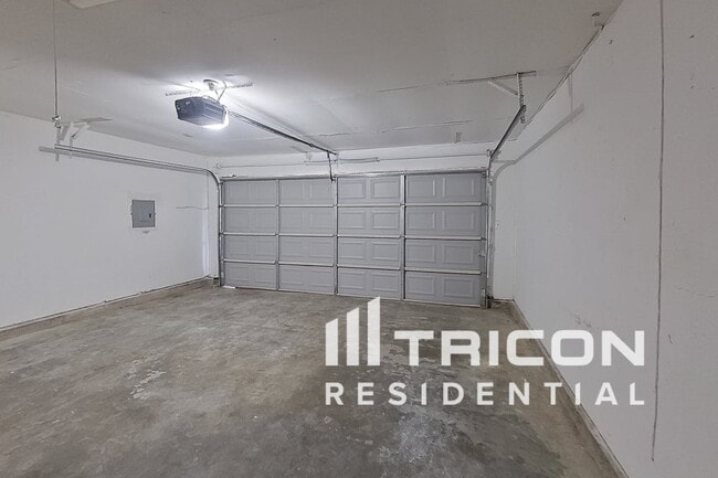 Building Photo - 1221 Aldenwood Dr