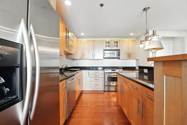 Primary Photo - 1025 Maxwell Ln