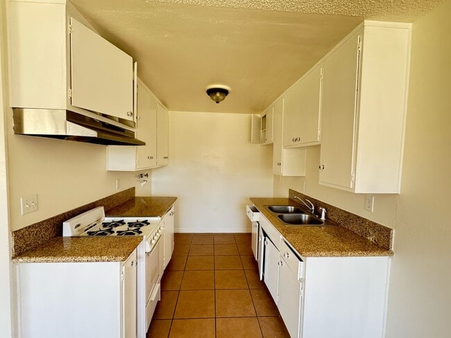 Building Photo - Comfortable and Affordable 2 Bedrooms, 1 B...