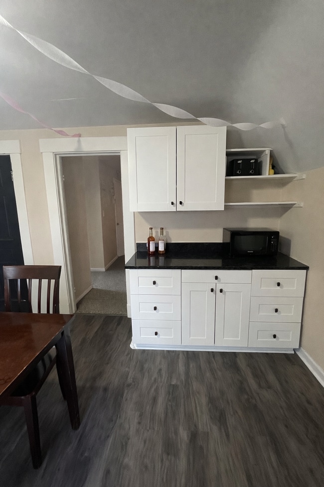 Building Photo - 1803 Hill St