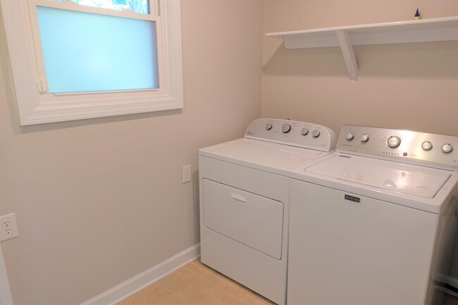 Building Photo - 115 Konnarock Cir