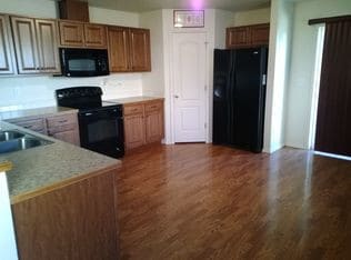 Building Photo - Boise, 3Bd/2Bth/3Car, 1554Sqft, Dishwasher, Washer and Dryer Hook up, Fenced, Community Park and ...