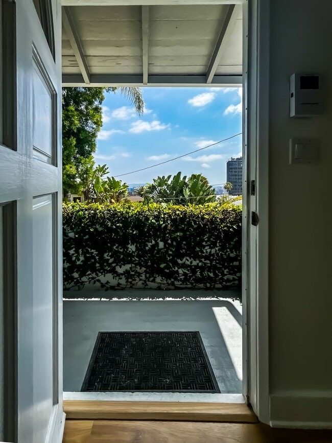 Building Photo - Unbelievable Stand-Alone 2-Bedroom House in Prime West Hollywood Hills