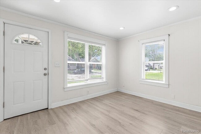 Building Photo - 125 E Brickley Ave