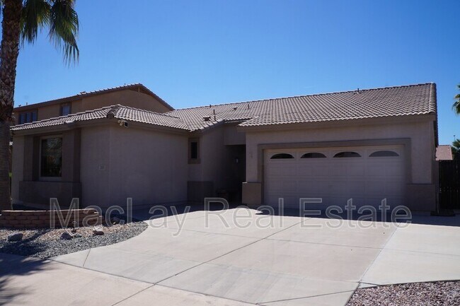 Building Photo - 203 W Cedar Dr