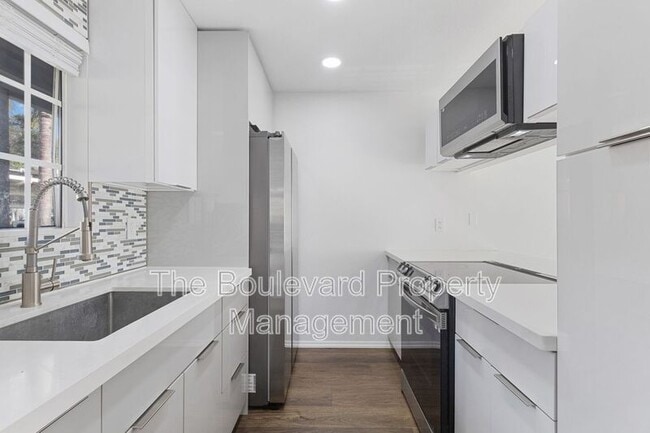 Building Photo - 92-905 Hame Pl 19-205