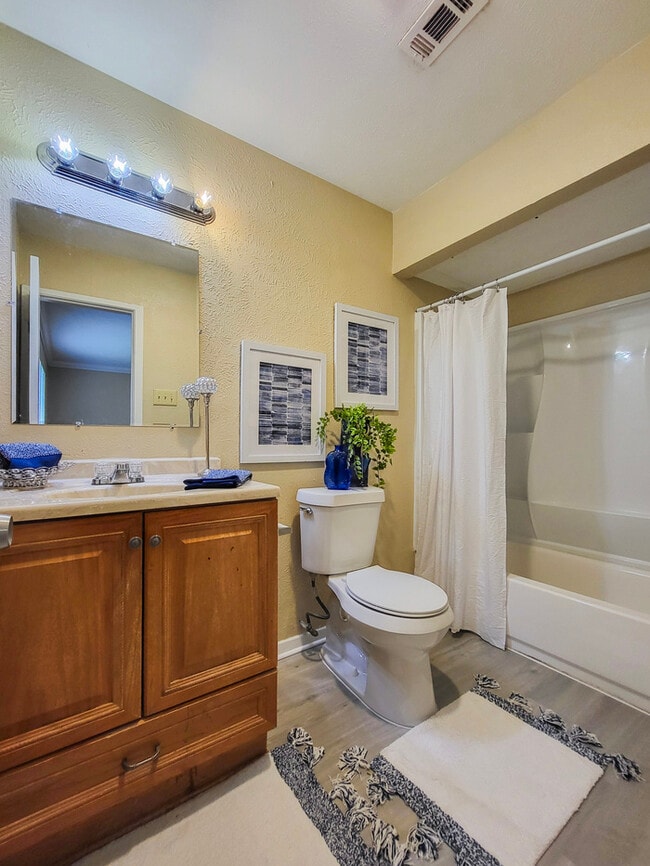 Building Photo - Cozy 3/2/2 in North Richland Hills