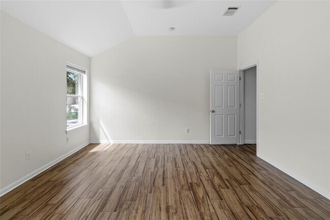 Building Photo - 1011 St Helena Dr