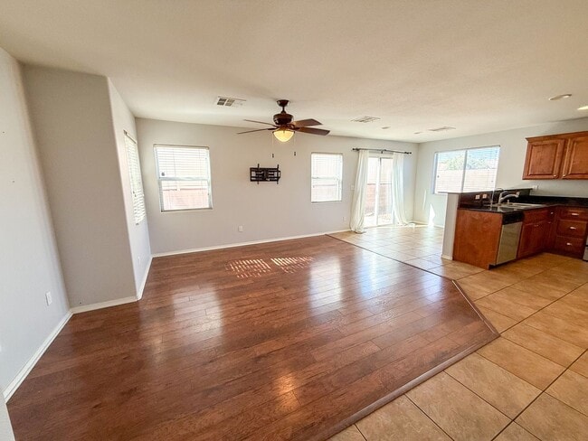 Building Photo - Charming 3/BD 2.5/ BA Home in Centennial with Spacious Backyard