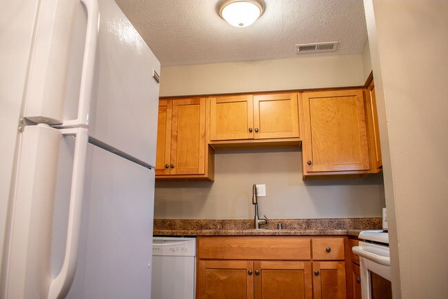 Building Photo - 1085 Cs-1574