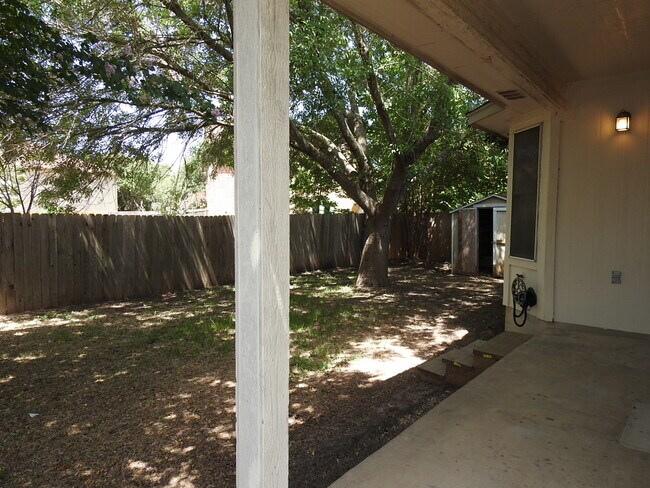 Building Photo - 440 Zebra Dr