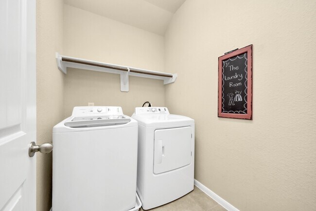 Building Photo - 6106 Grassy Haven Ln