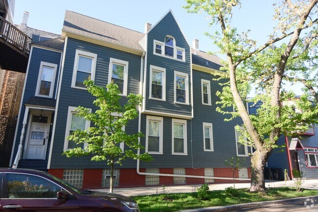 Building Photo - 1111 W Roscoe St