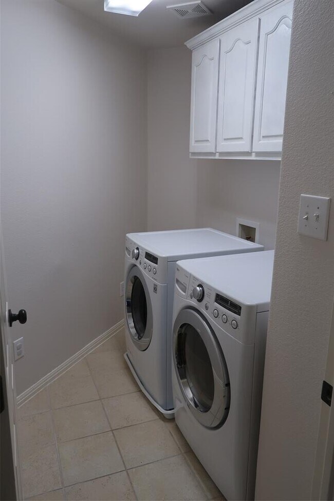 Building Photo - 2915 Briona Wood Ln