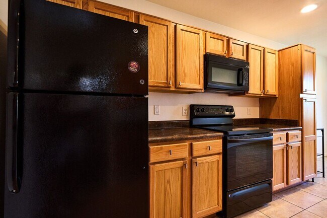 Primary Photo - Eastside (Broadway and Wilmot) 3 bedroom, ...