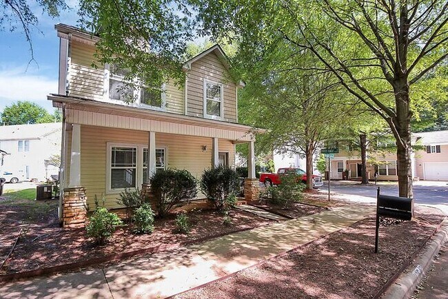 Building Photo - Charming 3BD/2.5BA Home in Crosswinds Community!